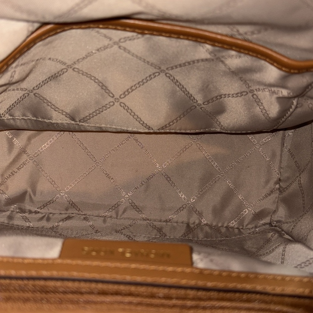 MICHAEL KORS Sheila Signature Backpack - Picture 13 of 13